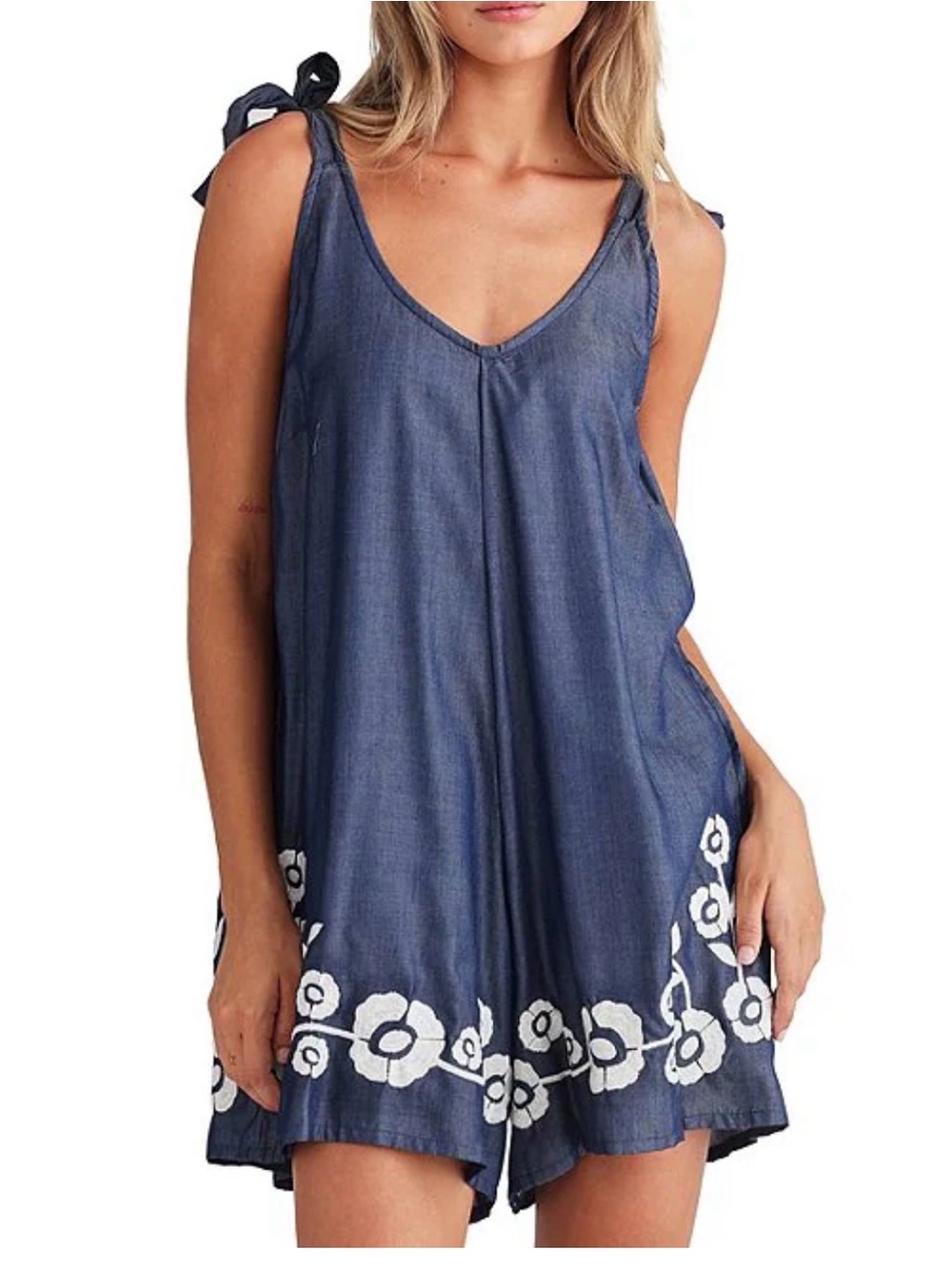 Talisman Romper Womens Sz Med
Blue Floral Embroidered Tie
Shoulder Boho